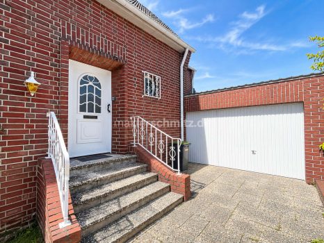 Hauseingang/ Garage