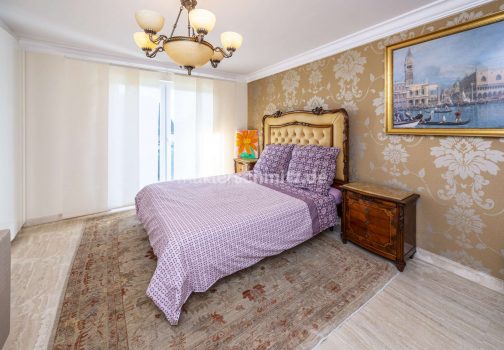 Schlafzimmer 1.OG links