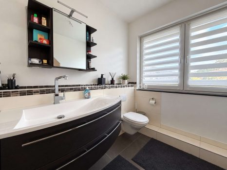 Badezimmer Ansicht 1