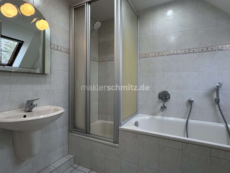 Badezimmer Ansicht 1