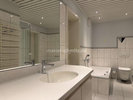 Badezimmer Ansicht 1