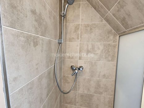 Dusche Spitzboden WE2