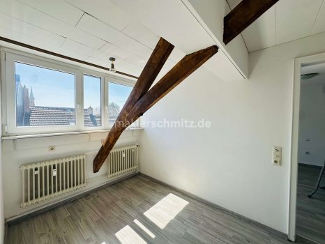 Durchgangszimmer DG