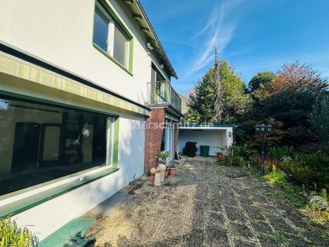 Rückansicht mit Terrasse A2