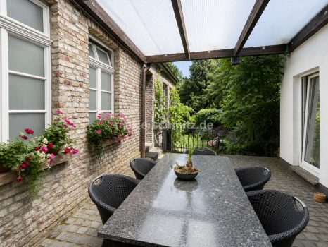 Terrasse überdacht