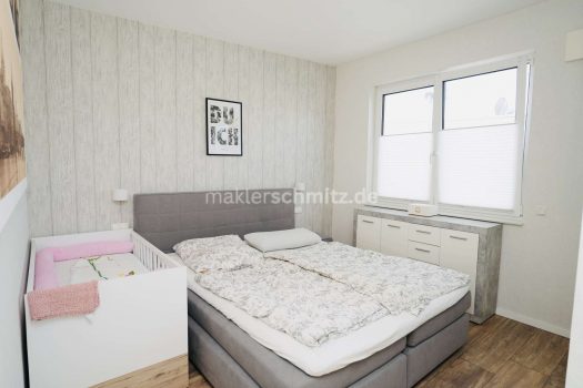 Schlafzimmer 1.OG A1