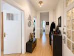 Flur und Eingangsbereich - STILVOLL INVESTIEREN – 3-ZIMMER MIT BALKON UND BLICK AUF DEN WASSERTURM