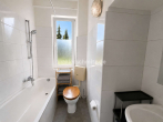 Badezimmer - STILVOLL INVESTIEREN – 3-ZIMMER MIT BALKON UND BLICK AUF DEN WASSERTURM
