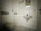 Gäste WC - 3-ZIMMER ERDGESCHOSSWOHNUNG INKL. LOGGIA IN ZENTRUMSNÄHE!