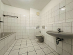 Badezimmer - 3-ZIMMER ERDGESCHOSSWOHNUNG INKL. LOGGIA IN ZENTRUMSNÄHE!