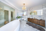 Badezimmer Ansicht 1 - TRAUMHAFTES VILLENANWESEN DER EXTRAKLASSE AUF PARKÄHNLICHEM GRUNDSTÜCK!