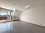 Wohnzimmer - WOHNEN AUF ZWEI EBENEN – 4-ZIMMER-MAISONETTE MIT BALKON UND STELLPLATZ!