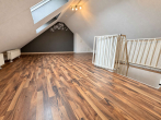 Schlafzimmer DG - WOHNEN AUF ZWEI EBENEN – 4-ZIMMER-MAISONETTE MIT BALKON UND STELLPLATZ!