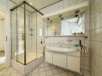 Badezimmer DG - GROßZÜGIGES EINFAMILIENHAUS MIT GARTEN UND GARAGE!