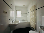 Badezimmer EG - MEHRGENERATIONSHAUS MIT GROßEM PLATZANGEBOT!