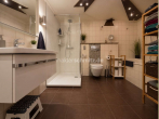 Badezimmer 1.OG - EINE INVESTITION MIT BESTAND – MEHRFAMILIENHAUS MIT GARAGENHOF!