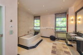 Wellness-Bad mit Sauna - STADTVILLA – EXKLUSIV & PRIVAT