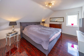 Schlafzimmer DG - MODERNISIERTES ZWEIFAMILIENHAUS MIT GARTEN UND VIEL PRIVATSPHÄRE!