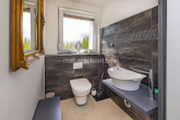 Gäste-WC - MODERNISIERTES ZWEIFAMILIENHAUS MIT GARTEN UND VIEL PRIVATSPHÄRE!