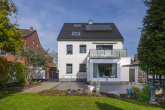 Rückansicht - MODERNISIERTES ZWEIFAMILIENHAUS MIT GARTEN UND VIEL PRIVATSPHÄRE!
