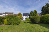 Rückansicht A2 - MODERNISIERTES ZWEIFAMILIENHAUS MIT GARTEN UND VIEL PRIVATSPHÄRE!
