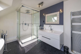 Badezimmer A1 - MODERNISIERTES ZWEIFAMILIENHAUS MIT GARTEN UND VIEL PRIVATSPHÄRE!