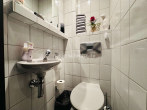 Gäste-WC EG - GEPFLEGTES MEHRFAMILIENHAUS MIT STABILEN MIETEINNAHMEN!
