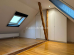 Schlafzimmer 1 - GERÄUMIGE 2-ZIMMER-DACHGESCHOSSWOHNUNG IM ZENTRUM VON MÖNCHENGLADBACH!