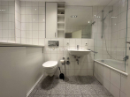 Badezimmer - GERÄUMIGE 2-ZIMMER-DACHGESCHOSSWOHNUNG IM ZENTRUM VON MÖNCHENGLADBACH!