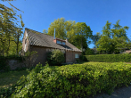 Vorderansicht - FREISTEHEND MIT 1.000 M² SÜDWESTGARTEN