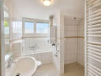 Badezimmer 1 - FREISTEHEND MIT 1.000 M² SÜDWESTGARTEN