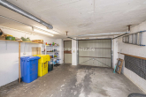Garage - FAMILIENFREUNDICHES ZWEIFAMILIENHAUS MIT GARTEN UND GARAGE!
