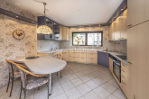 Küche - FAMILIENFREUNDICHES ZWEIFAMILIENHAUS MIT GARTEN UND GARAGE!