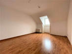 Wohnzimmer - GEMÜTLICHE DACHGESCHOSSWOHNUNG MIT DACHTERRASSE!