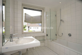 Badezimmer - RUHIGE LAGE, VIEL RAUM, GROßES GRUNDSTÜCK!