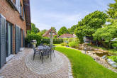 Terrasse - ZWEIFAMILIENHAUS MIT EINLIEGERWOHNUNG, DACHSTUDIO UND FÜNF BÄDERN
