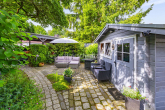 Gartenhaus - ZWEIFAMILIENHAUS MIT EINLIEGERWOHNUNG, DACHSTUDIO UND FÜNF BÄDERN