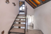 Treppenaufgang - REIHENENDHAUS IN SPLIT-LEVEL-ARCHITEKTUR MIT 4 SCHLAFZIMMERN!