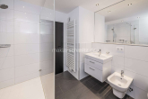 Badezimmer - REIHENENDHAUS IN SPLIT-LEVEL-ARCHITEKTUR MIT 4 SCHLAFZIMMERN!
