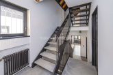 Treppenaufgang - REIHENENDHAUS IN SPLIT-LEVEL-ARCHITEKTUR MIT 4 SCHLAFZIMMERN!