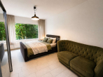 WE2/ EG re.: Wohnen - ALTBAU-CHARME AUSSEN, MODERNER WOHNKOMFORT INNEN – DREI WOHNEINHEITEN & PARKÄHNLICHER GARTEN