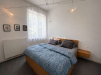 WE 3/ OG: Schlafen - ALTBAU-CHARME AUSSEN, MODERNER WOHNKOMFORT INNEN – DREI WOHNEINHEITEN & PARKÄHNLICHER GARTEN