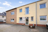 Hausansicht 2 - SORGENFREI WOHNEN – MODERNSTE HAUSTECHNIK & HÖCHSTE ENERGIEEFFIZIENZ