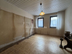 Wohnzimmer - GROSSZÜGIGES FAMILIENHAUS MIT ENTWICKLUNGSPOTENZIAL!