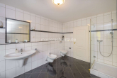 Master-Bad - EIN ZUHAUSE. FÜR IMMER! STILVOLLER BUNGALOW MIT DOPPELGARAGE