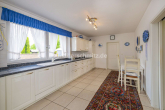 Küche - EIN ZUHAUSE. FÜR IMMER! STILVOLLER BUNGALOW MIT DOPPELGARAGE