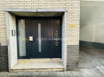 Eingangstüre - 7-PARTEIEN-MEHRFAMILIENHAUS IN BEGEHRTER, ZENTRALER LAGE – MIT 26 GARAGEN & 7 STELLPLÄTZEN!