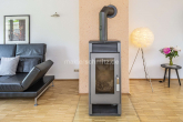 Kamin - PLATZ FÜR GENERATIONEN – MODERNISIERTE BÄDER, KAMINOFEN, TERRASSE & GROSSER GARTEN