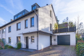 Objektansicht - MODERNISIERTE HAUS-IM-HAUS MAISONETTE-WOHNUNG MIT SONNIGER DACHTERRASSE!