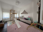 Kinderzimmer Ansicht 2 - FAMILIENZUHAUSE MIT HERZ UND CHARAKTER!